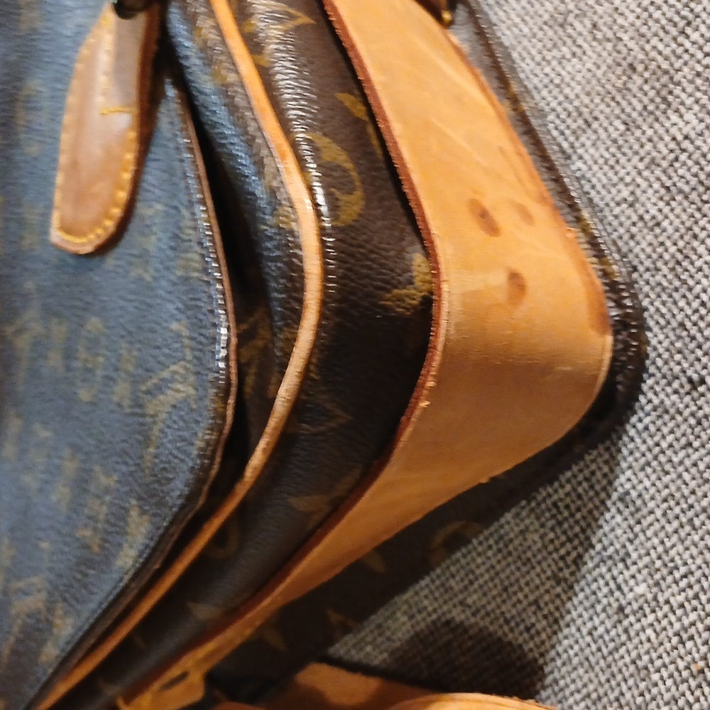 Louis Vuitton Monogram Crossbody Bag - Picture 4 of 14